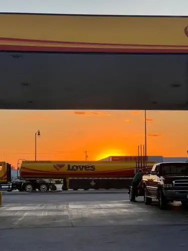 Roadside sunsets hit different.